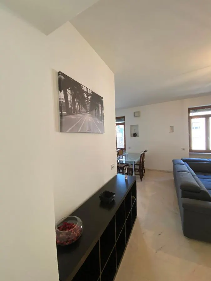 Elegante Appartamento In Centro 베르가모